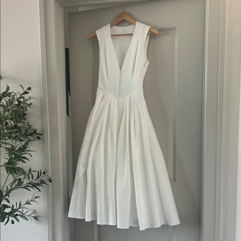 Meshki Elegant White Sleeveless Dress
